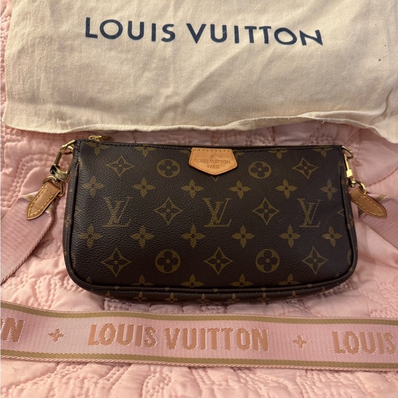 Louis Vuitton Pochette Cross Body - Picture 8 of 13